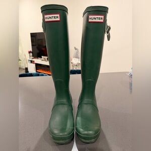 Hunter Original Tall Rainboot in Green Size Womens 5 Mens 4